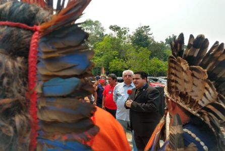 Povos indígenas do Amazonas estiveram, na manhã desta quarta-feira (14), na sede da reit